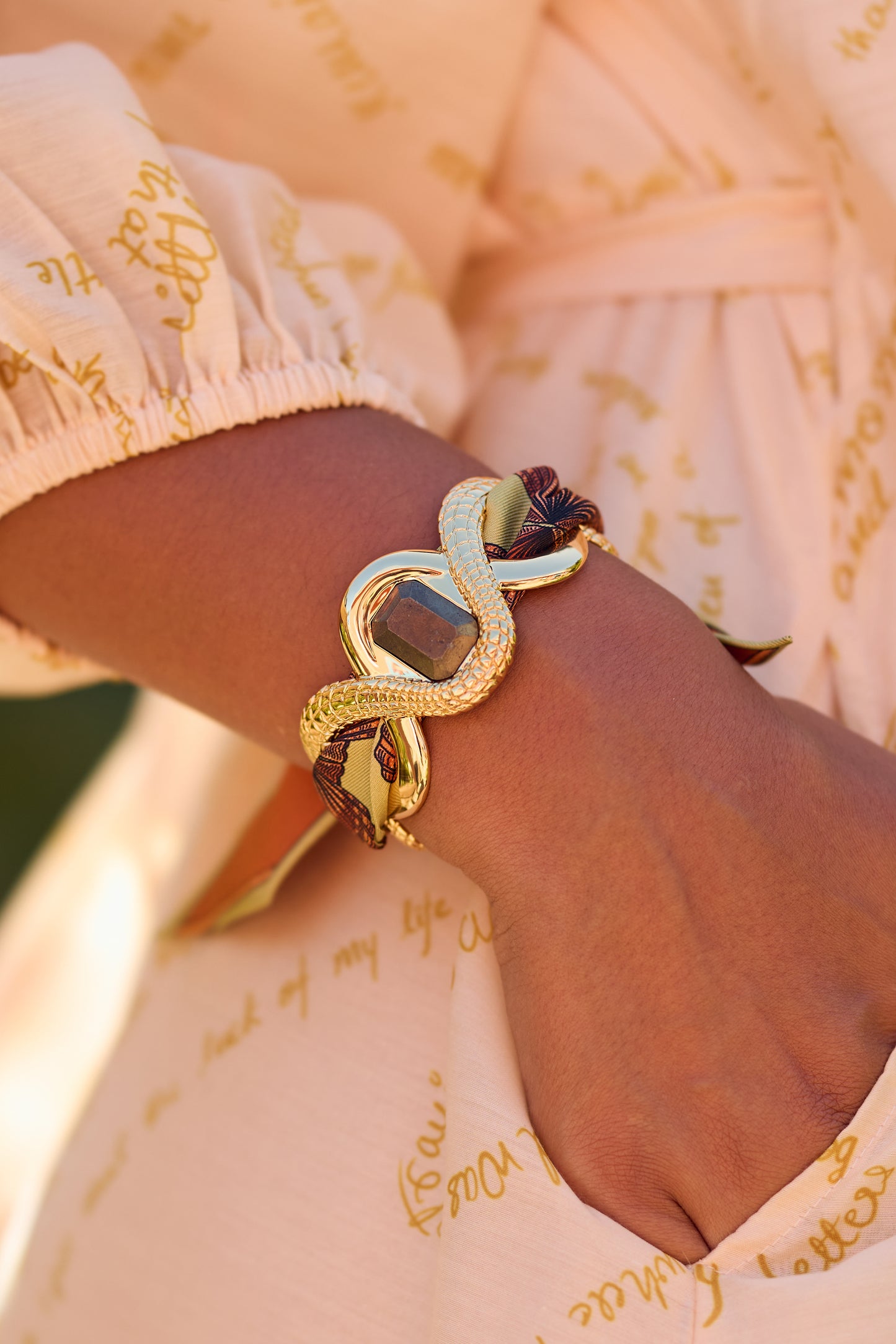 Bracelet with Rustic Seashells Ribbon